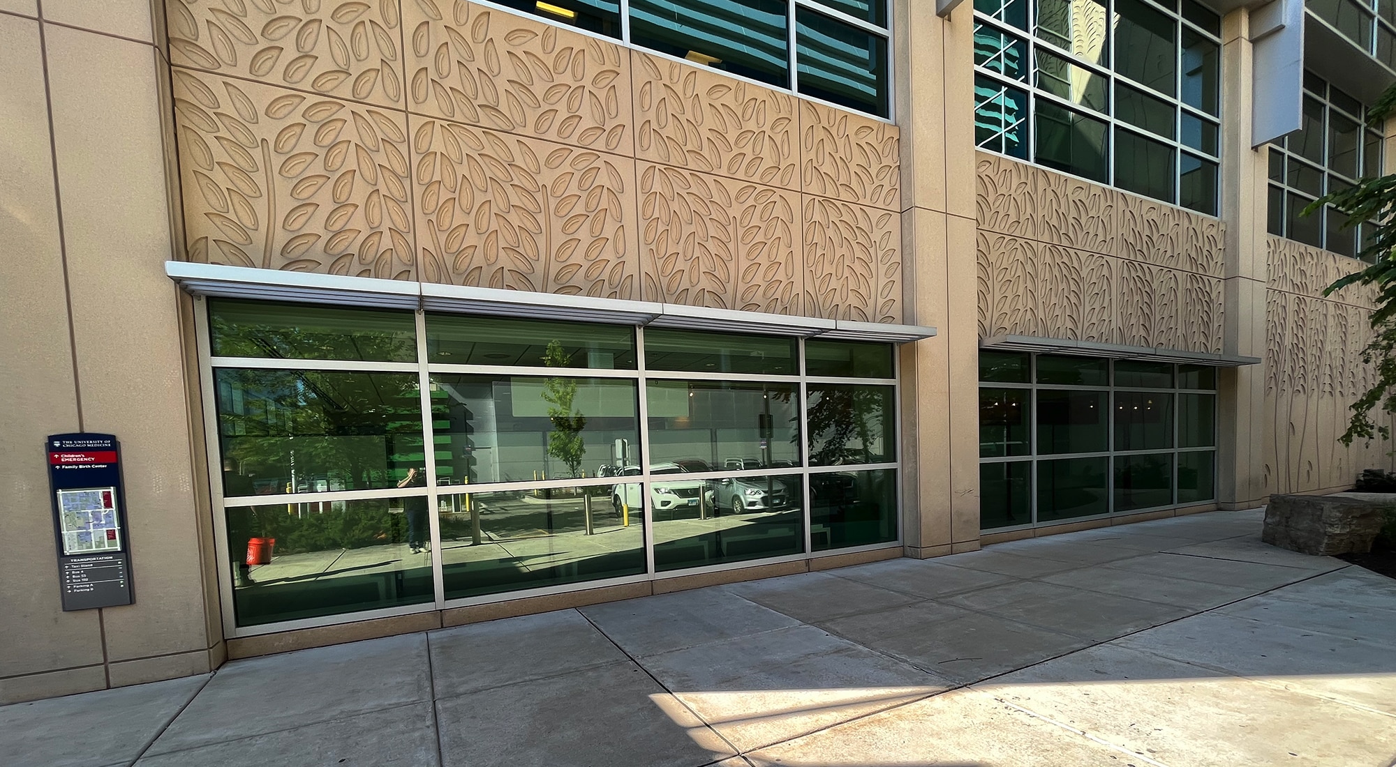 Floor-to-ceiling-hospital-glass-protection